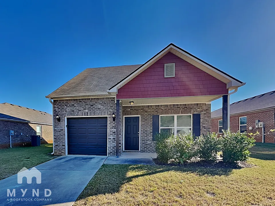 743 The Heights Ln