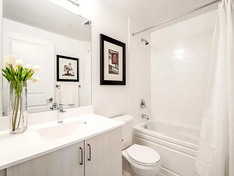 325 Yorkland Blvd — Photo 4