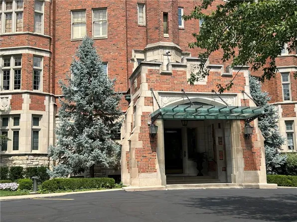 5049 Wornall Rd APT 1, Kansas City, MO 64112