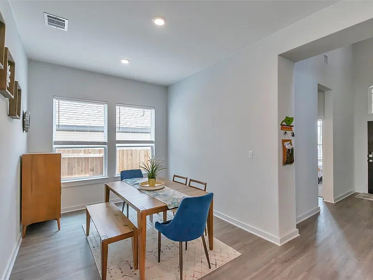 563 Saturnia Dr — Photo 10