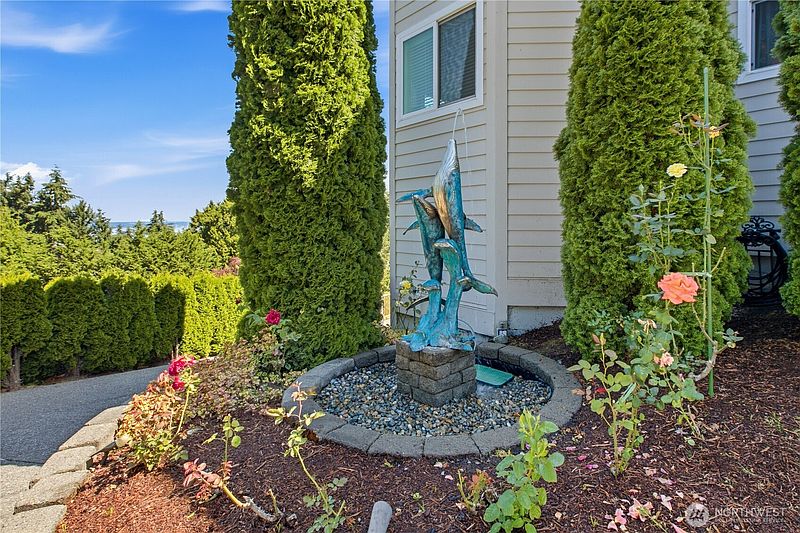 2nd image of 6203 Watchtower Road NE