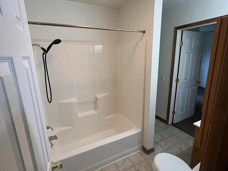 1506 Hilldale Dr — Photo 11