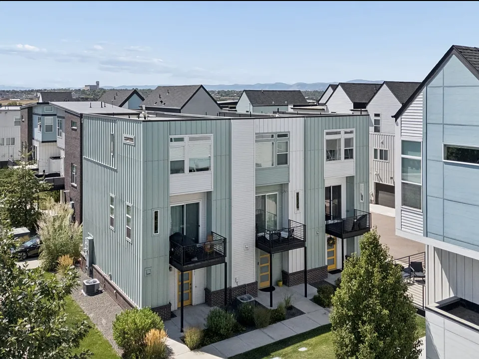1651 W 67th Cir