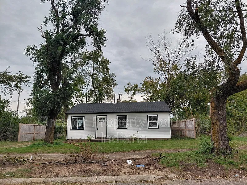 1047 Decatur St