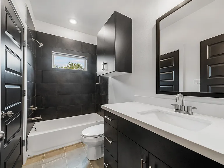 211 Lynn Dr — Photo 53