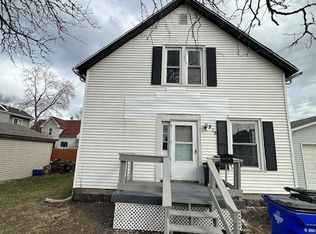 815 8th St SW, Cedar Rapids, IA 52404