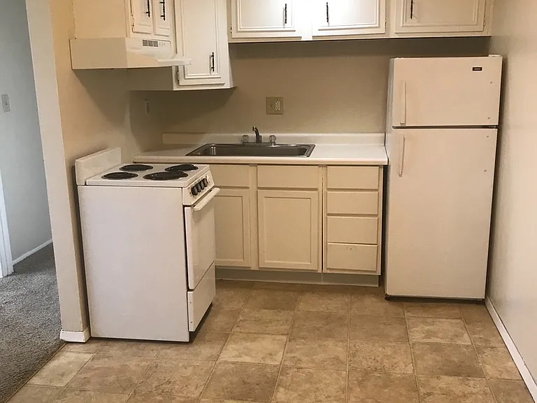 1345-1365 Meadowview Dr — Photo 1