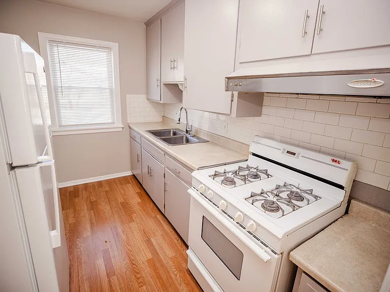 213 Warrington Rd — Photo 8
