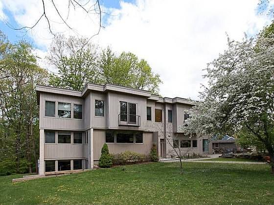 1st image of 10 Dogwood Ln