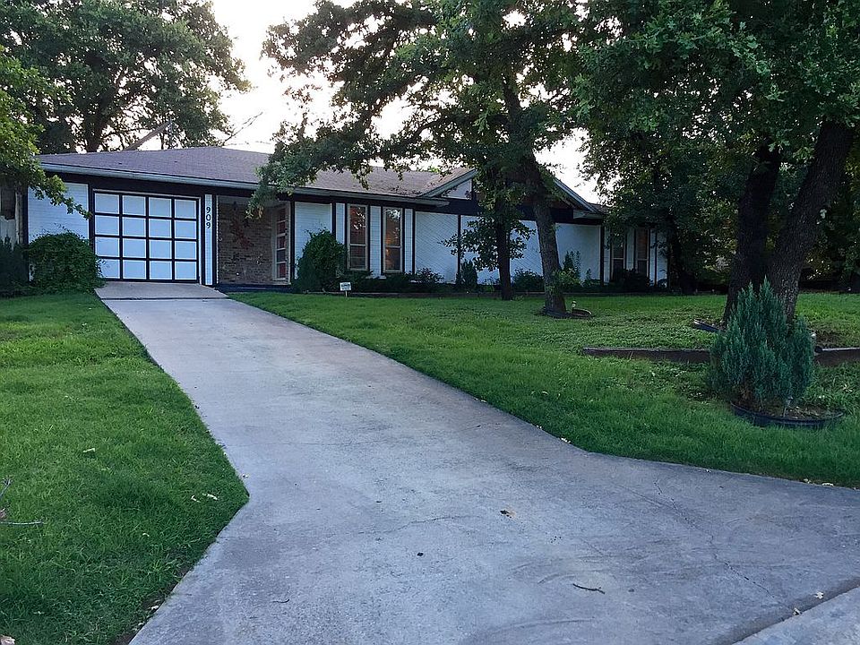 1st image of 909 Autumn Oak Dr