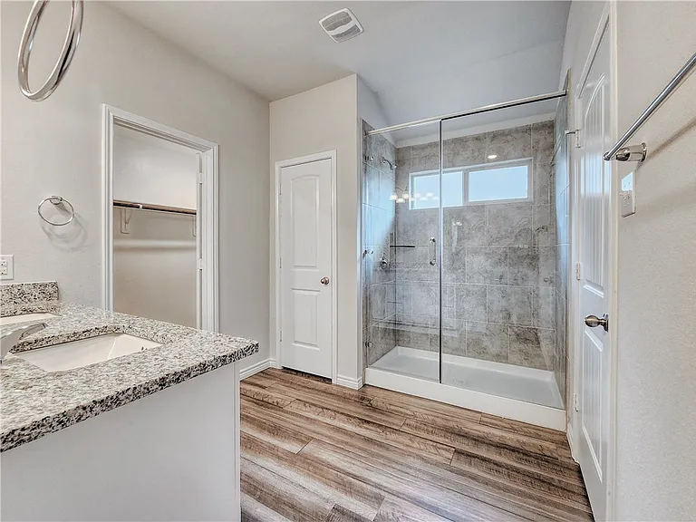 6130 Darlington Ave — Photo 17