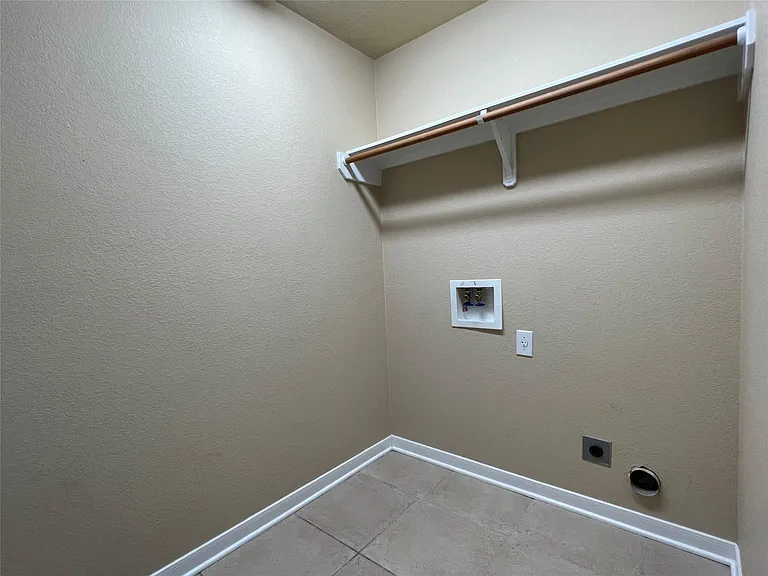 407 Laney St — Photo 28