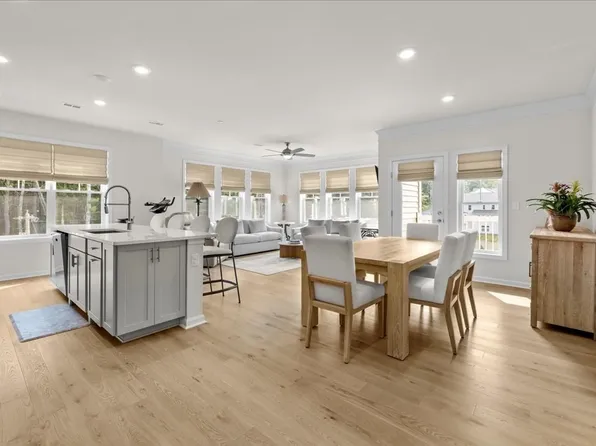 2 Winslow Ln #406, Grafton, MA 01536