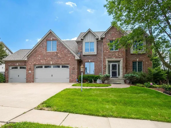 5 Cobblestone Ln, Le Claire, IA 52753