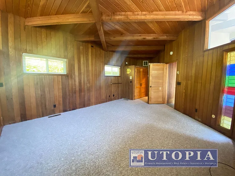 215 Blackpoint Ln — Photo 10