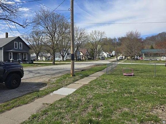 5th image of 304 Pond St