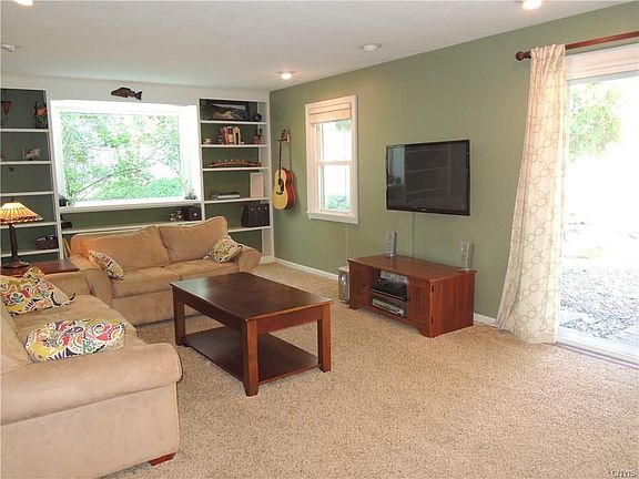5th image of 320 Brooklea Dr