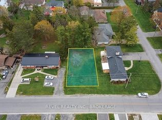 5 Manitou Cres W, Loyalist, ON K7N1B7