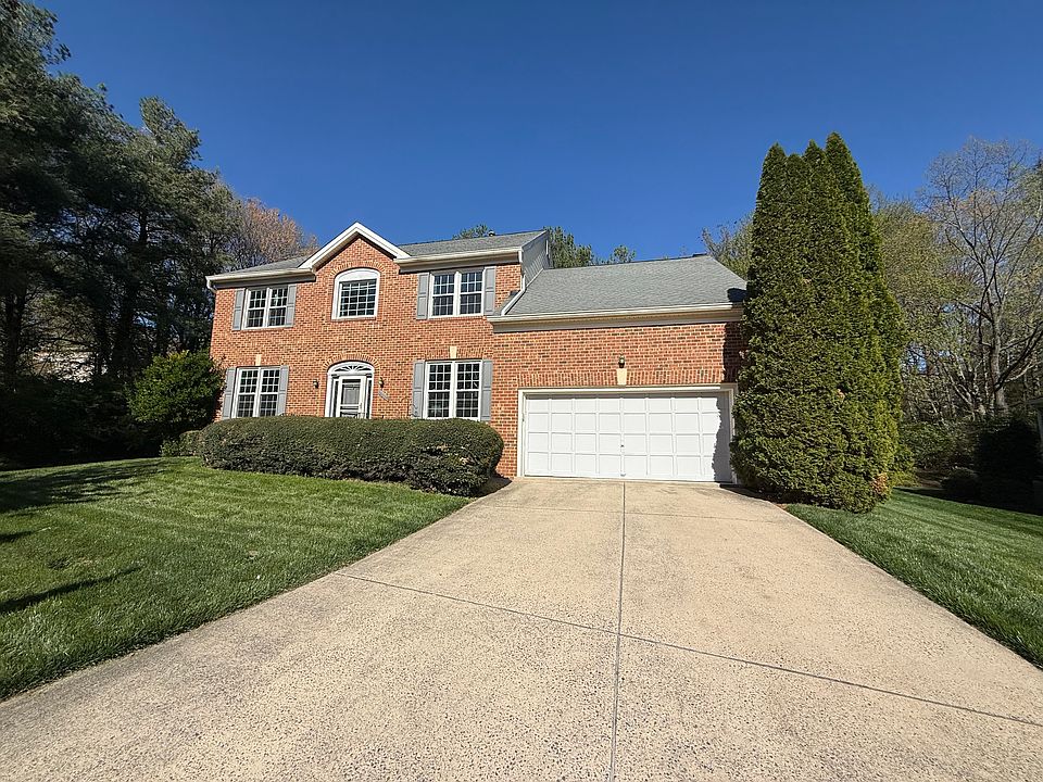 1st image of 10004 Manor Pl