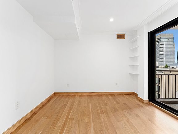 5th image of 268 Wythe Ave APT 7B