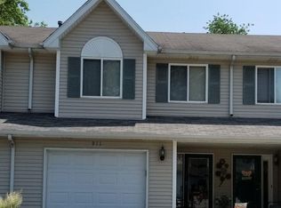 911 Beacon Dr, Hobart, IN 46342