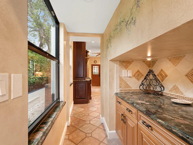 114 S Lake Dr — Photo 17