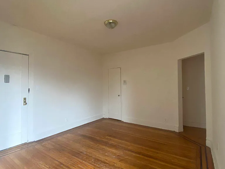 4014 67th St #3 — Photo 2