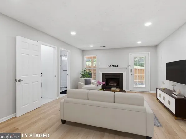 4400 Torrence Pl, Woodbridge, VA 22193