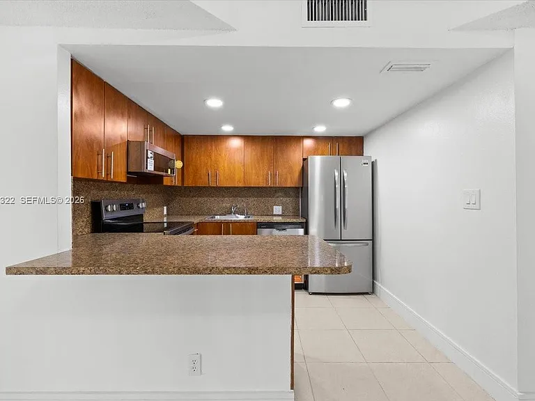 8290 Lake Dr #130 — Photo 7