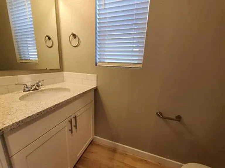 322 Bates St SW #B — Photo 10