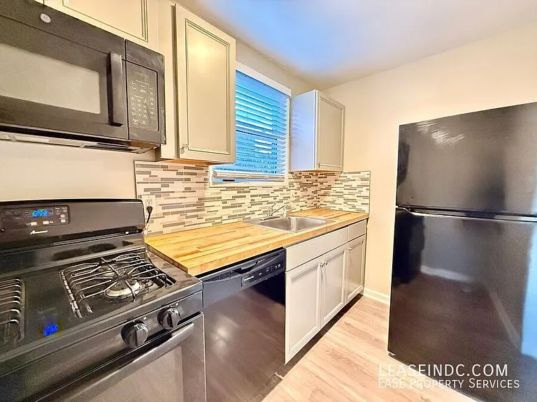 4407 2nd St NE #2 — Photo 10