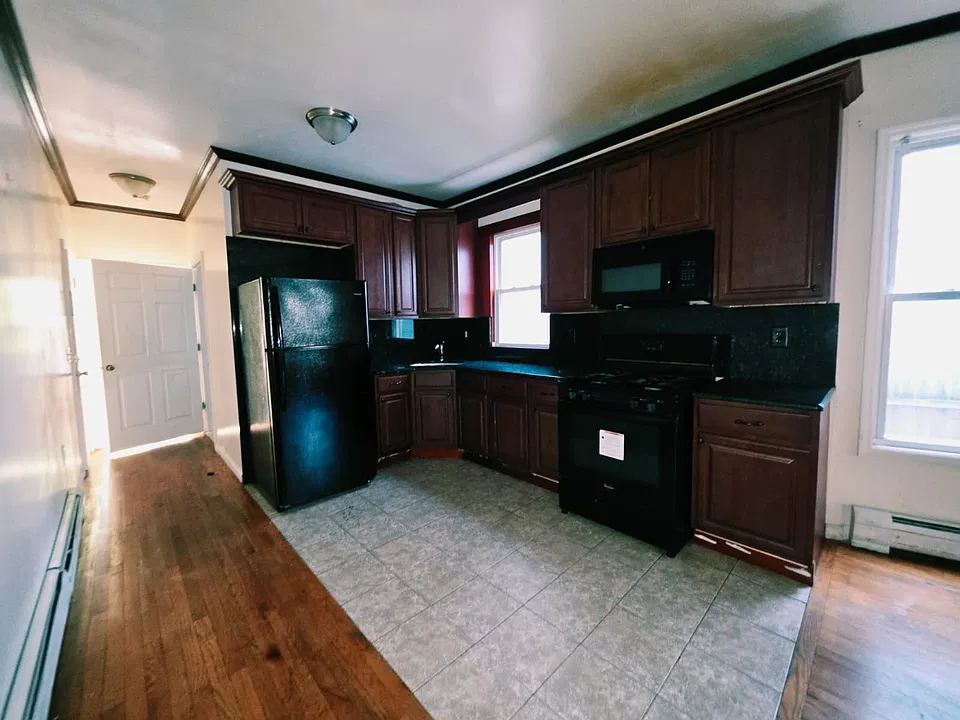 262 Bergen Ave #1L