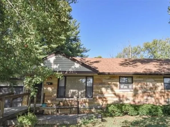 411 N Hillsdale Dr, Bloomington, IN 47408