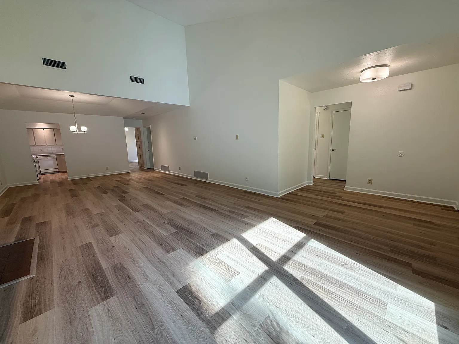 3 bed, 1678 sqft, $2,500 — Photo 3