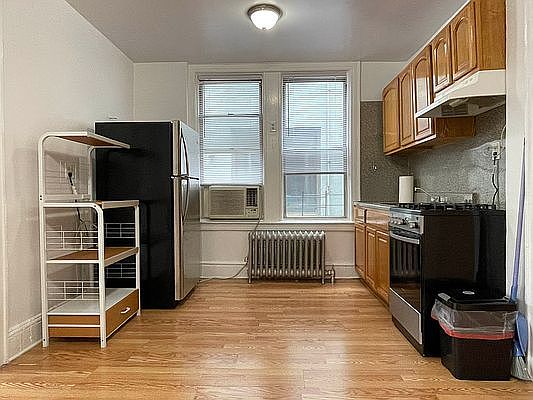 2nd image of 31-32 34th St #2R