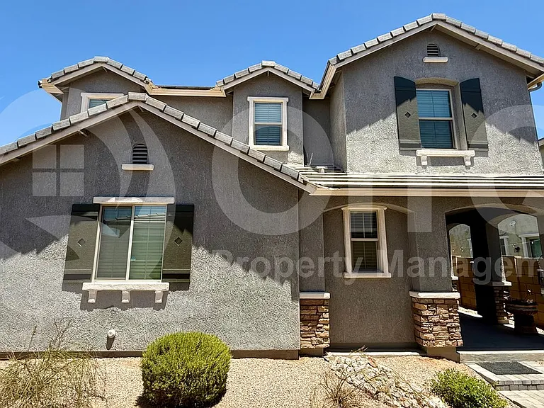 156 N 56th Pl — Photo 1