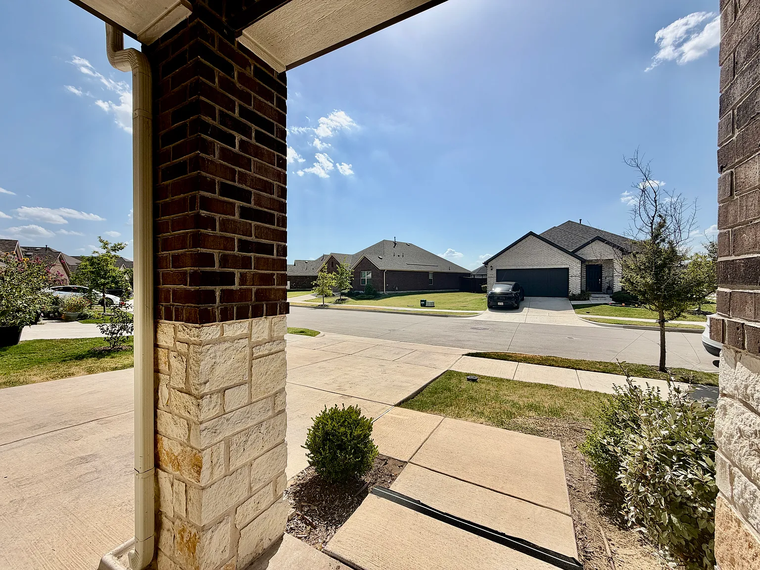 4 bed, 2221 sqft, $2,649 — Photo 4