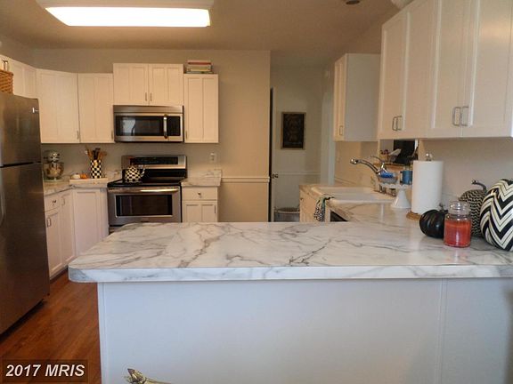 4th image of 209 Holly St