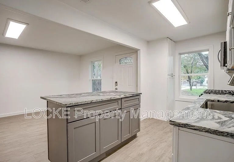 311 Byron St — Photo 3