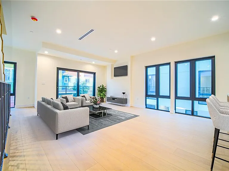 616 N Mariposa Ave — Photo 28