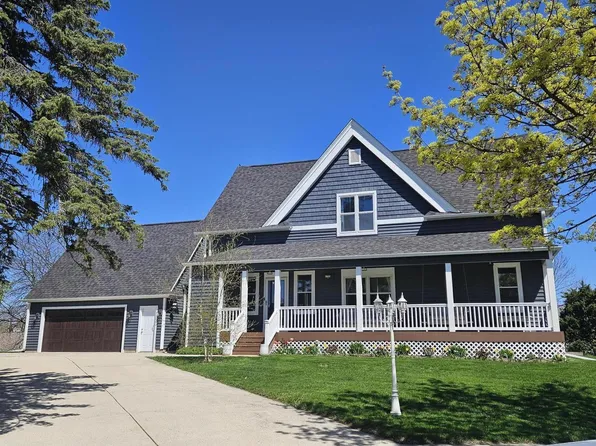 1753 Oneida COURT, Grafton, WI 53024