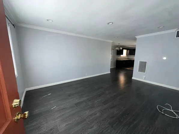 10220 S Van Ness Ave, Los Angeles, CA 90047