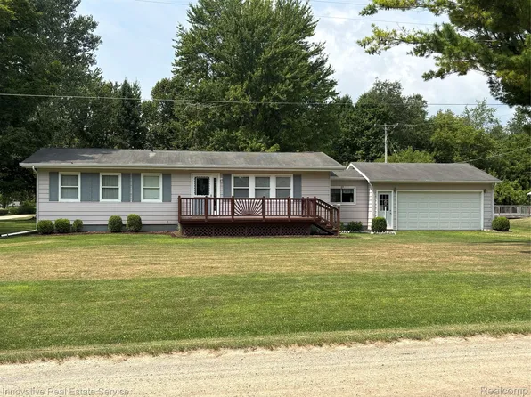 4360 Calkins Rd, Dryden, MI 48428