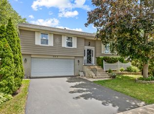 215 S Park Blvd, Streamwood, IL 60107