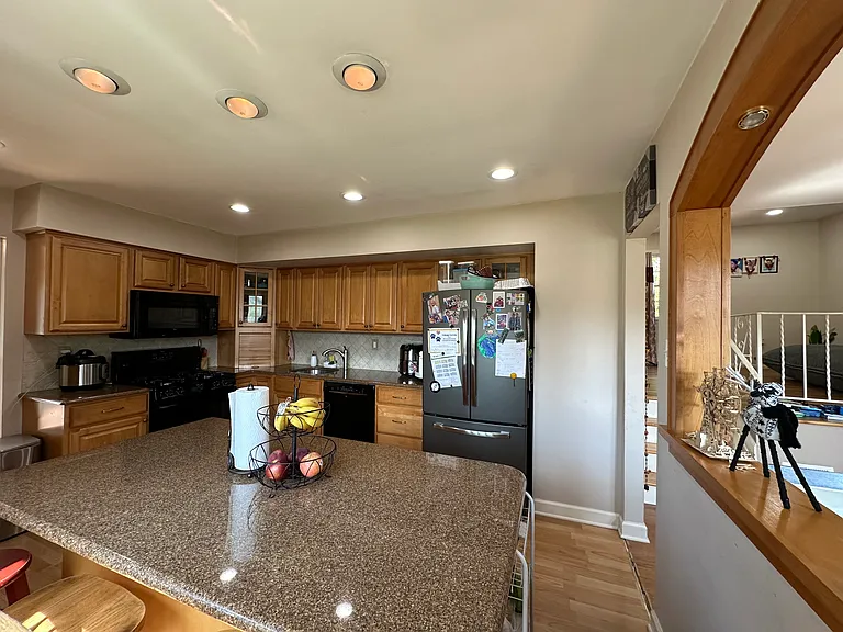 14 Peter Ave — Photo 4