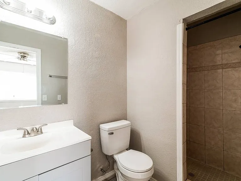 4401 S Cypress Ave W — Photo 5