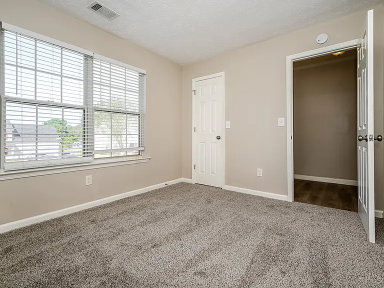 413 Grove Park Dr — Photo 15