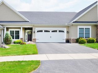 11 Sonoma Dr, Fairport, NY 14450