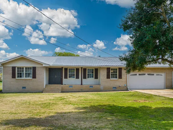 2411 Demarius St, Scottsboro, AL 35768