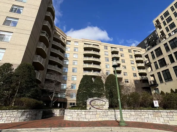7111 Woodmont Ave APT 314, Bethesda, MD 20815